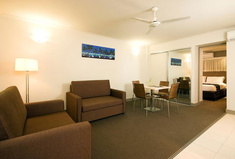 Cairns Colonial Club Resort - Lightning Ridge Tourism 28