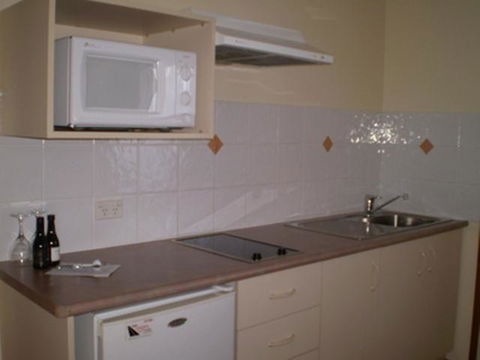 Riviera On Ruthven - Lightning Ridge Tourism 27