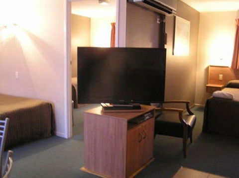 Riviera On Ruthven - Lightning Ridge Tourism 31