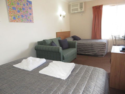 Riviera On Ruthven - Lightning Ridge Tourism 36