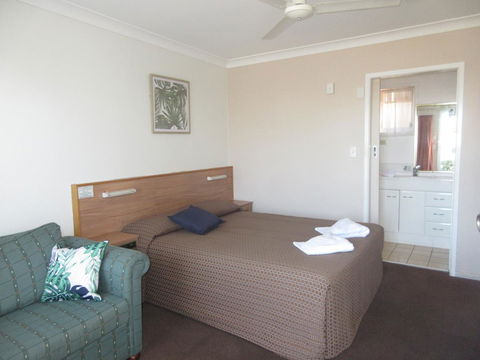 Riviera On Ruthven - Lightning Ridge Tourism 9
