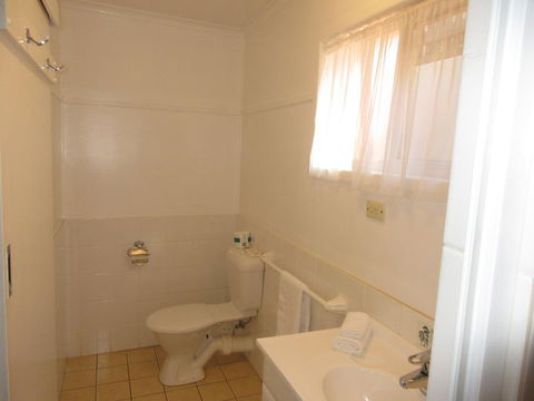 Riviera On Ruthven - Lightning Ridge Tourism 6