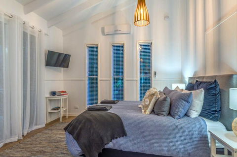 Hampton Estate Wines - Lightning Ridge Tourism 4