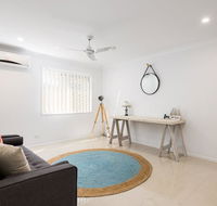 Briz Stays - Whites Road - Lightning Ridge Tourism