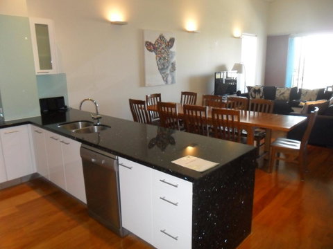 Pandanus Mooloolaba - Lightning Ridge Tourism 2