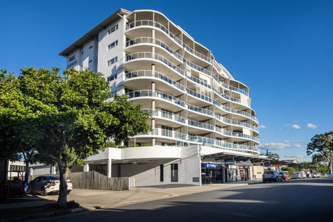 Pandanus Mooloolaba - Lightning Ridge Tourism 1