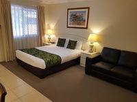 Book Chinchilla Accommodation Vacations Lightning Ridge Tourism Lightning Ridge Tourism