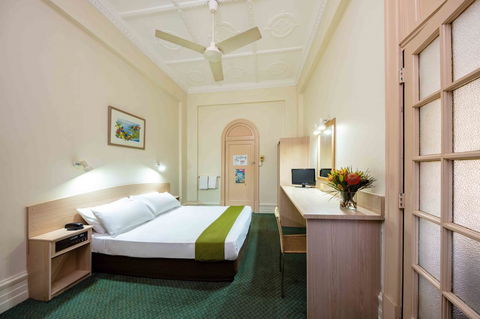 Hides Hotel - Lightning Ridge Tourism 15