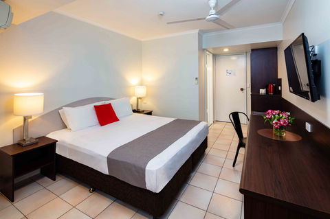 Hides Hotel - Lightning Ridge Tourism 3