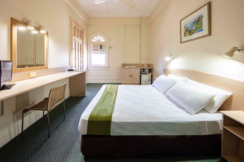Hides Hotel - Lightning Ridge Tourism 16