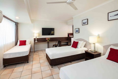 Hides Hotel - Lightning Ridge Tourism 8