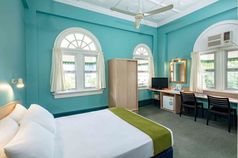 Hides Hotel - Lightning Ridge Tourism 20
