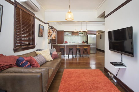 Anville Court - Lightning Ridge Tourism 7