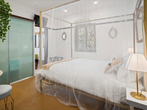 Anville Court - Lightning Ridge Tourism 9