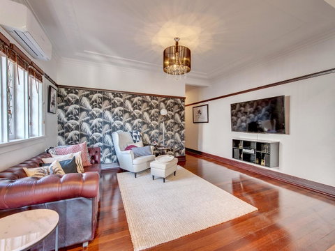 Anville Court - Lightning Ridge Tourism 3