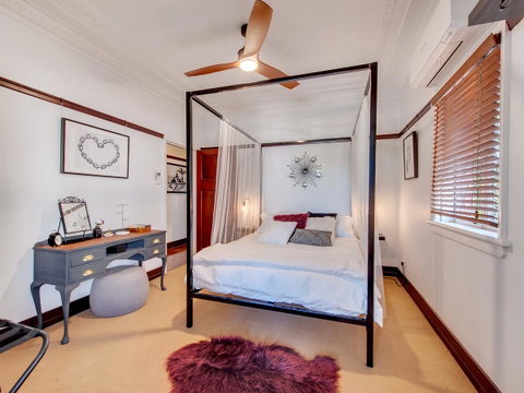 Anville Court - Lightning Ridge Tourism 8