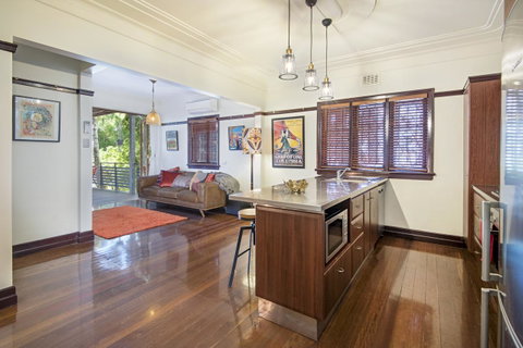 Anville Court - Lightning Ridge Tourism 15