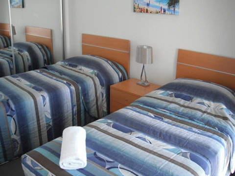 Meridian Alex Beach Apartments - Lightning Ridge Tourism 23