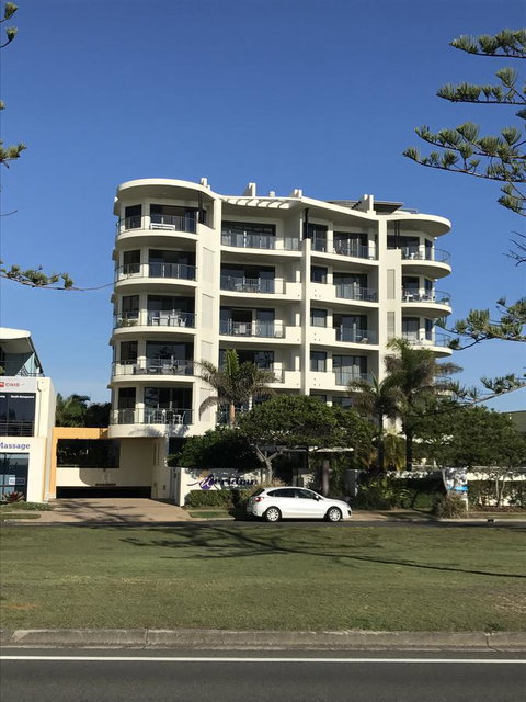 Meridian Alex Beach Apartments - Lightning Ridge Tourism 0