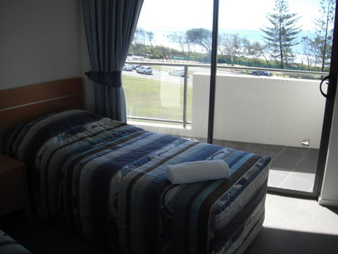 Meridian Alex Beach Apartments - Lightning Ridge Tourism 21