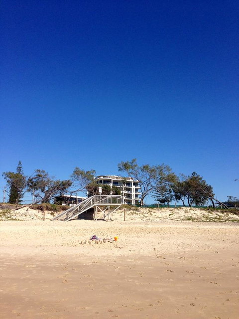 Meridian Alex Beach Apartments - Lightning Ridge Tourism 22