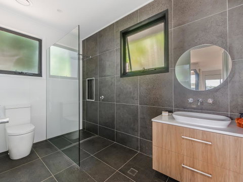 Sam's Buderim Mountain Guest House - Lightning Ridge Tourism 5