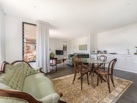Sam's Buderim Mountain Guest House - Lightning Ridge Tourism 16