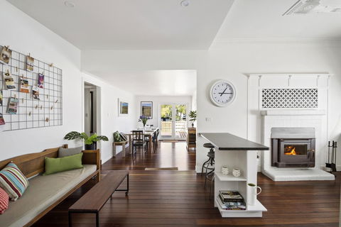 The Lighthouse - Lightning Ridge Tourism 7