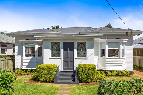 The Lighthouse - Lightning Ridge Tourism 1