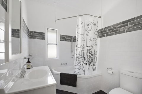 The Lighthouse - Lightning Ridge Tourism 14