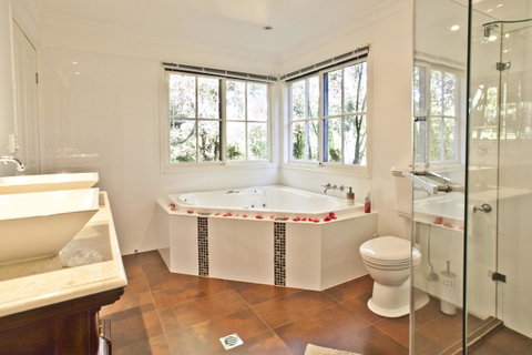 Curtis Falls Cottage - Lightning Ridge Tourism 5