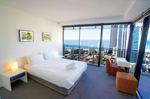Circle On Cavill Surfers Paradise Apartments-Holiday Paradise - Lightning Ridge Tourism 9
