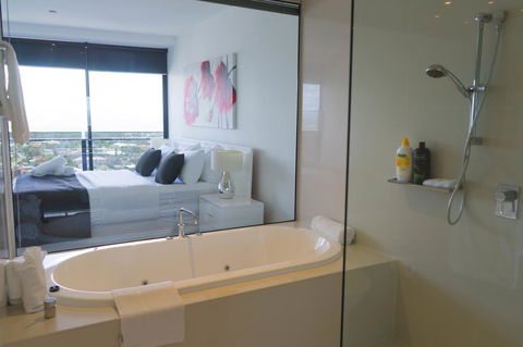 Circle On Cavill Surfers Paradise Apartments-Holiday Paradise - Lightning Ridge Tourism 4