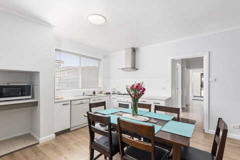 Wattle Grove Villa - Lightning Ridge Tourism 0