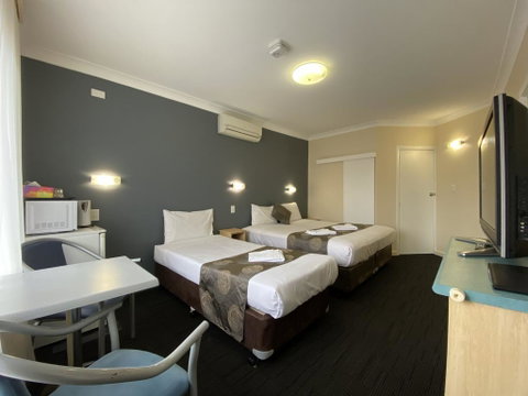 Welcome Inn 277 - Lightning Ridge Tourism 1