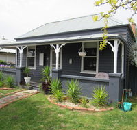 Welcome Stranger Cottage - Lightning Ridge Tourism