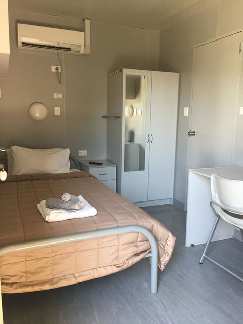 Wellshot Hotel - Lightning Ridge Tourism 1