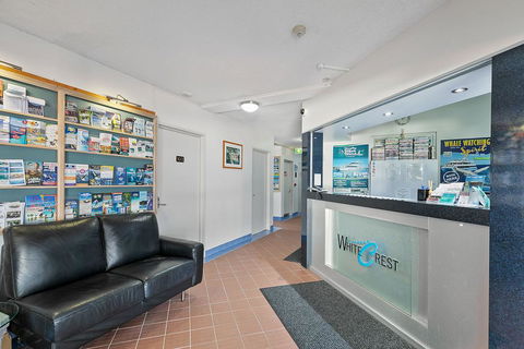 White Crest  Apartments - Lightning Ridge Tourism 3