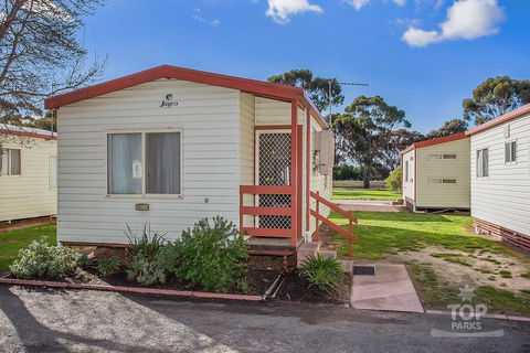 Wimmera Lakes Caravan Resort - Lightning Ridge Tourism 1