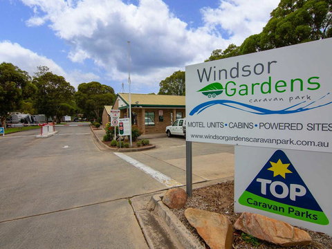 Windsor Gardens Caravan Park - Lightning Ridge Tourism 1