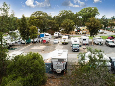 Windsor Gardens Caravan Park - Lightning Ridge Tourism 3