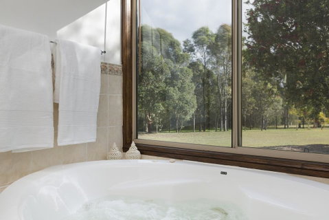 Windsors Edge Cottage Pokolbin - Lightning Ridge Tourism 2