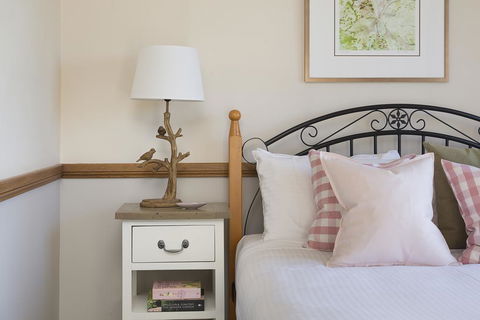 Windsors Edge Cottage Pokolbin - Lightning Ridge Tourism 0