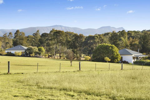 Windsors Edge Cottage Pokolbin - Lightning Ridge Tourism 1