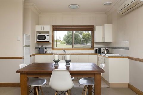 Windsors Edge Cottage Rothbury - Lightning Ridge Tourism 3