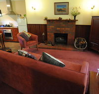 Wintarni Olives Cottage - Lightning Ridge Tourism