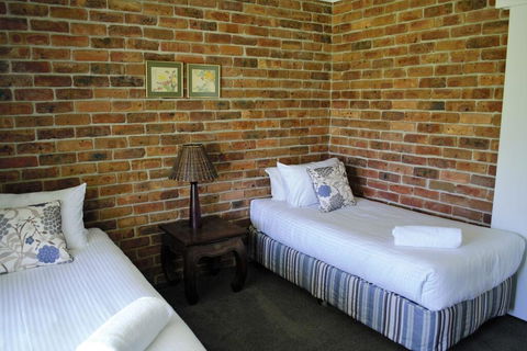 Woolshed Hill Estate - Lightning Ridge Tourism 2