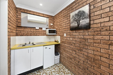Woongarra Motel - Lightning Ridge Tourism 1