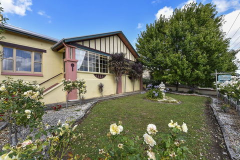 Wyatt Guest House - Lightning Ridge Tourism 0