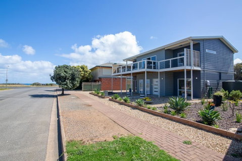 Xanadu - Aldinga Beach - Lightning Ridge Tourism 1